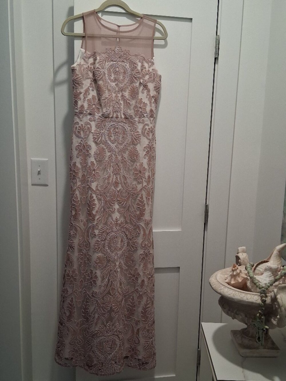 ALEX EVENINGS BLUSH AND IVORY SOUTACHE GOWN SIZE 8 MESH ILLUSION NECKLINE
